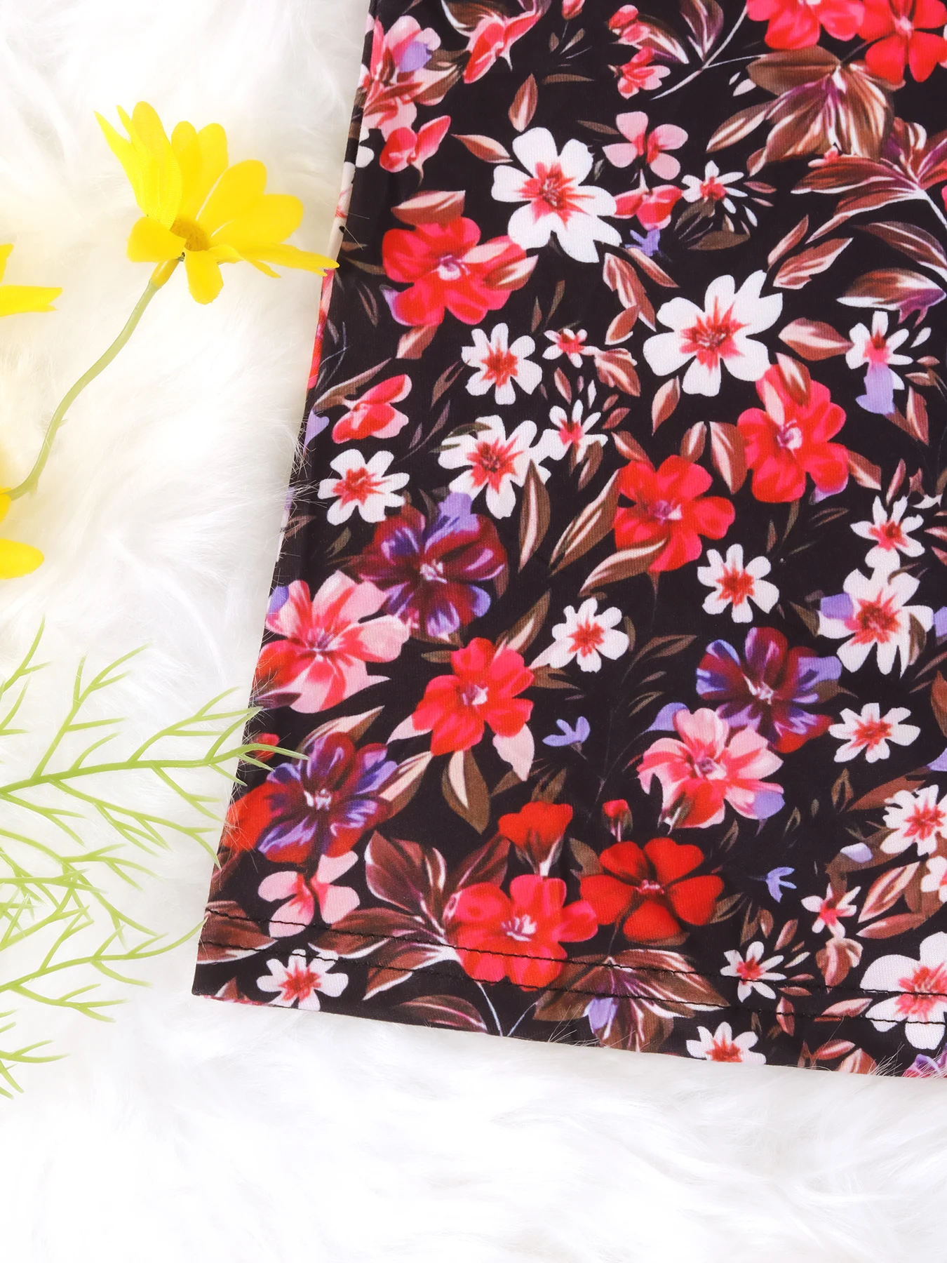 Plus Size Floral Print Sleeveless V-Neck Top Comfortable and Stylish Summer Tank Top for Women
