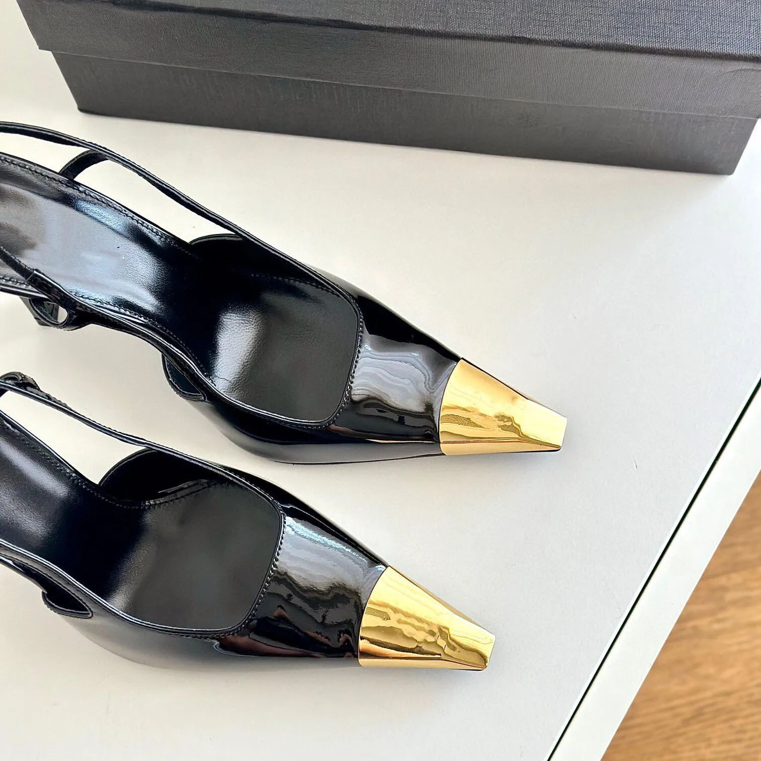 

Новые модные женские черные босоножки с острым носком и ремешком на пятке, на шпильке 7/9 см, сексуальные, на высоком каблуке