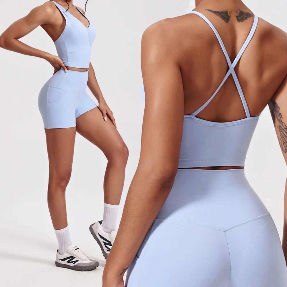 

2026 Новый комплект одежды для йоги, женский топ с лямкой на шее для йоги и спортивные шорты, спортивный жилет, комплекты для тренировок, одежда для пилатеса