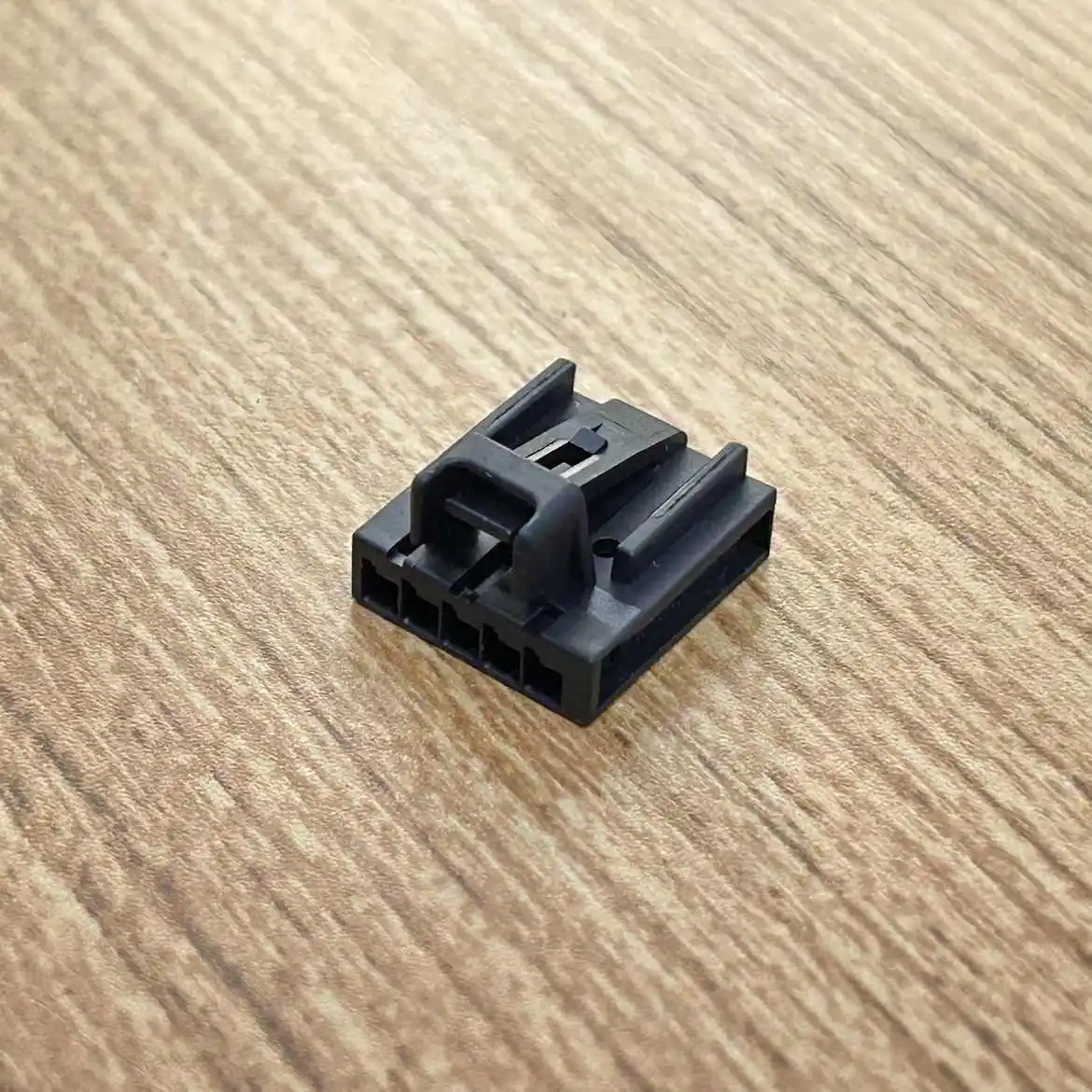 10Pcs TE/Original 5-Pin 8R0 973 605 connector 2345916-1