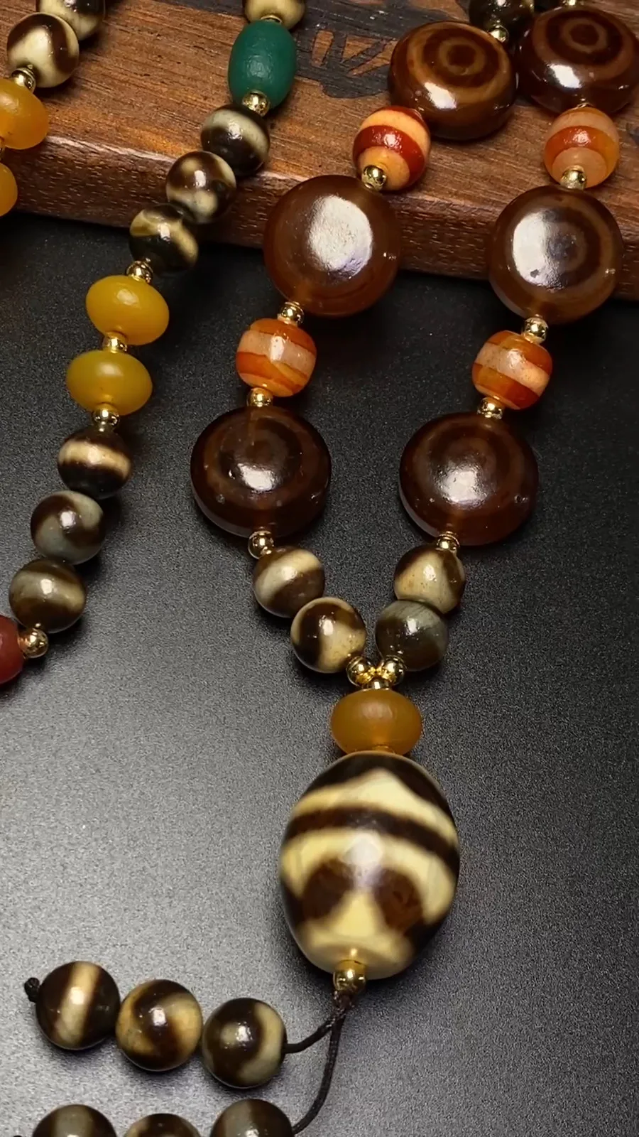 Rare Tibetan Old Oily Agate Dzi *Multiple patterns* Beads Amulet Necklace M0418