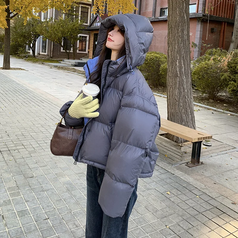 Kurtka puchowa damska z kapturem, blokowana kolorystycznie, zimowa 2025, nowa koreańska wersja, luźny krój, gruba i ciepła, uniwersalna kurtka typu chleb.