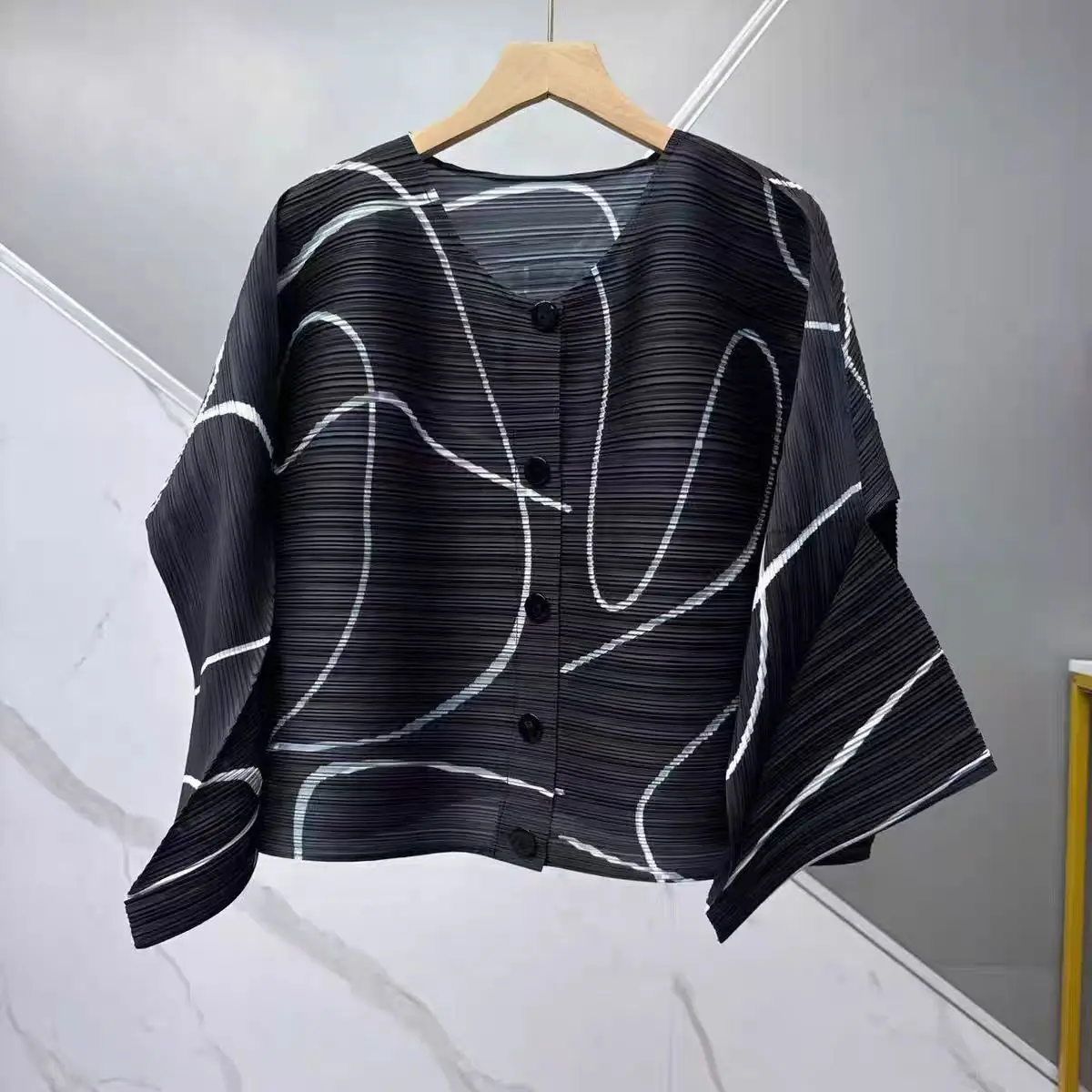 

Комплект из 4 предметов с плиссированным принтом — однотонная свободная блузка с абстрактным принтом, юбка, кардиган, брюки, новинка 2023 года, повседневная одежда — женская мода