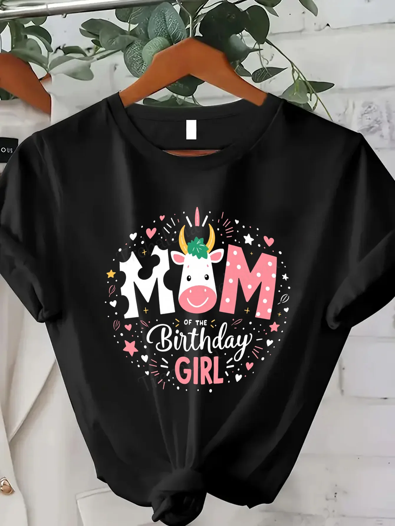 

Women T-shirt Cute Unicorn Mom of the Birthday Girl T-Shirt