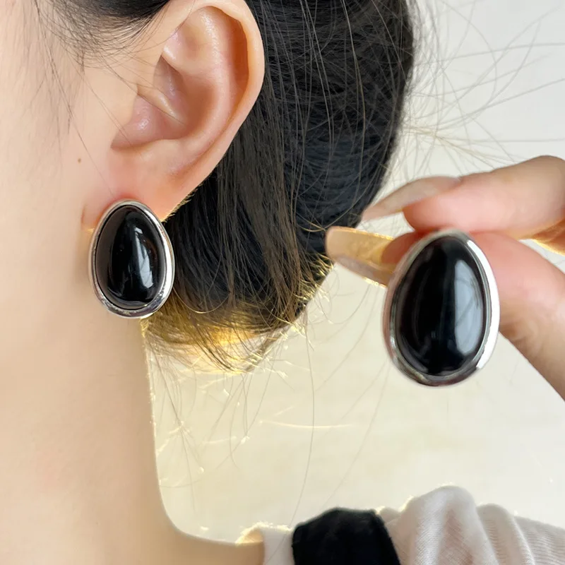 

Vintage oval black agate egg-shaped earrings for women's 2024 new models