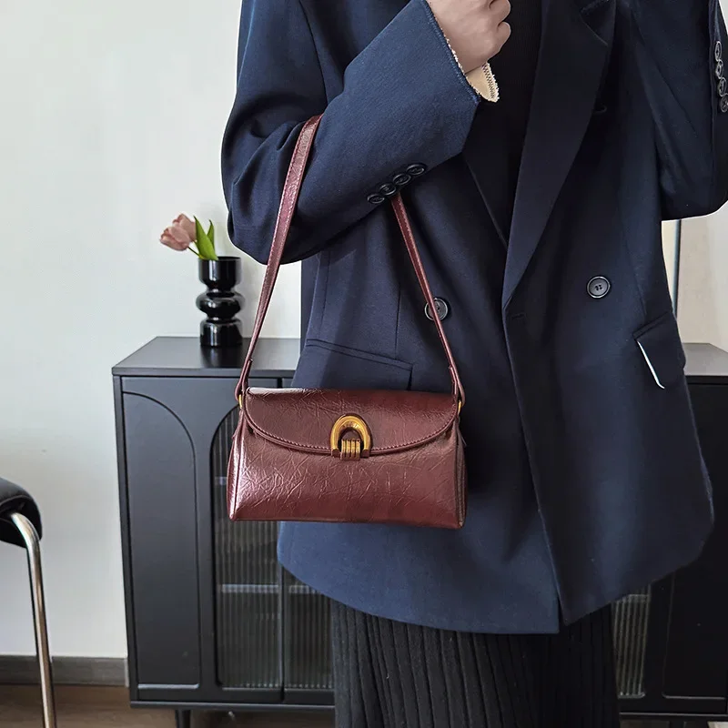 

Women's Light Luxury Minimalist Bag - Commuter Armpit Style, Versatile Shoulder, Retro Design Handheld & Crossbody