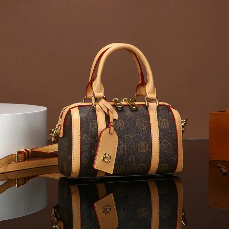 

Luxury Women's Shoulder Bag Crafted From Premium Leather Boasting Lightweight High-End Paris Sleek Vintage Daily Look​