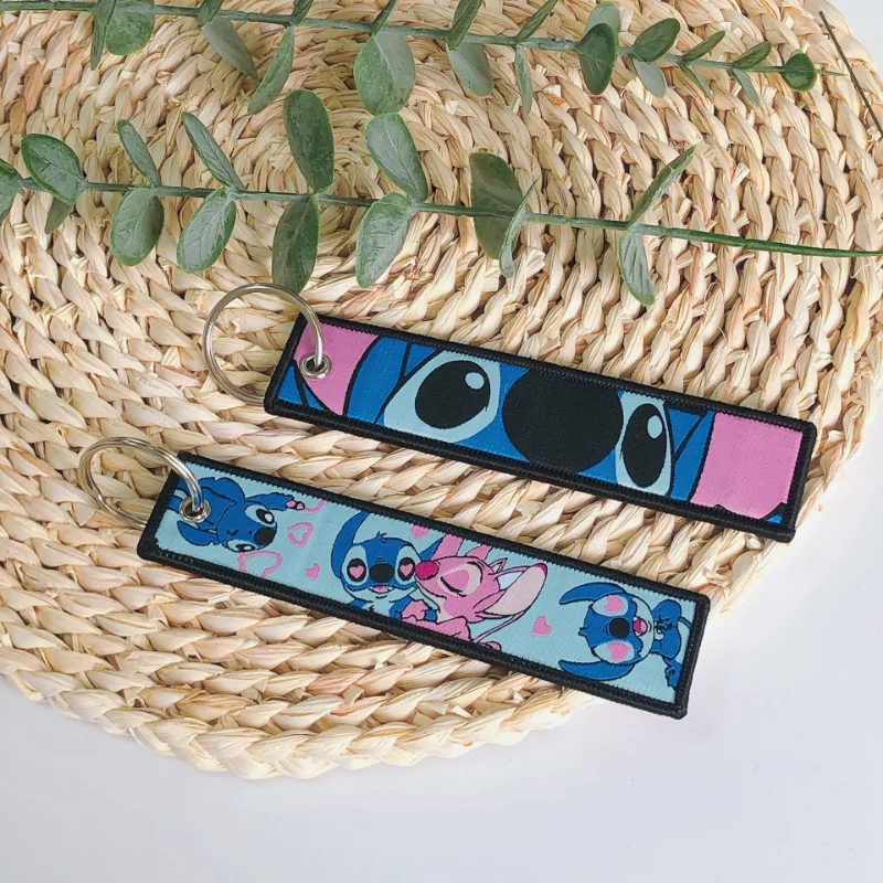 Porte-clés brodé Disney Stitch, porte-clés Anime, étiquette prédire, mode, décoration de sac à dos, accessoires de bijoux, cadeaux