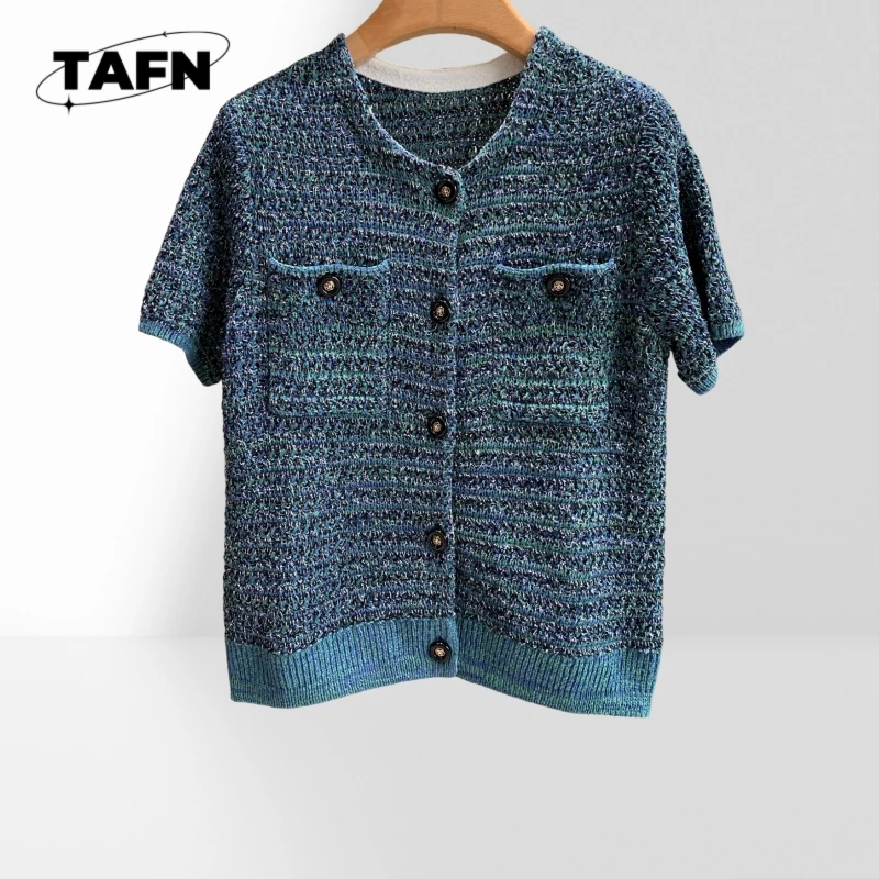 

Minimalist Design T-Shirt | Comfortable Cotton Tee | for Casual Fashion Tee for Women & MenGift for Dog Owners & Pet AH0226