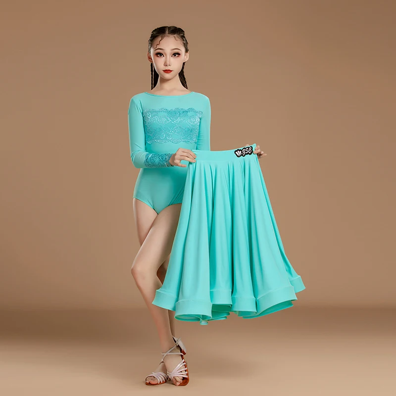 ชุดเต้นรำสมัยใหม่สำหรับผู้หญิง ชุดเต้นบอลรูมวอลซ์ ชุดเต้นรำสังคม ชุดเต้นรำชาช่า ชุดเต้นรำสแควร์ ชุดเต้นรำบิ๊กสวิง ชุดแข่งขันการแสดง