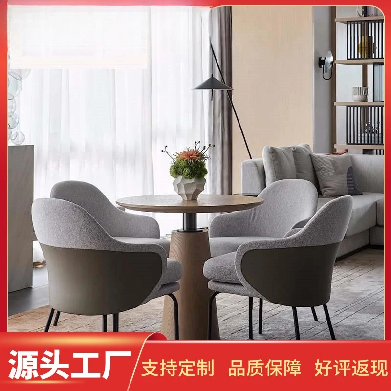 The sales office is light luxury, receives customers to negotiate tables and chairs, and negotiates a combination of one table