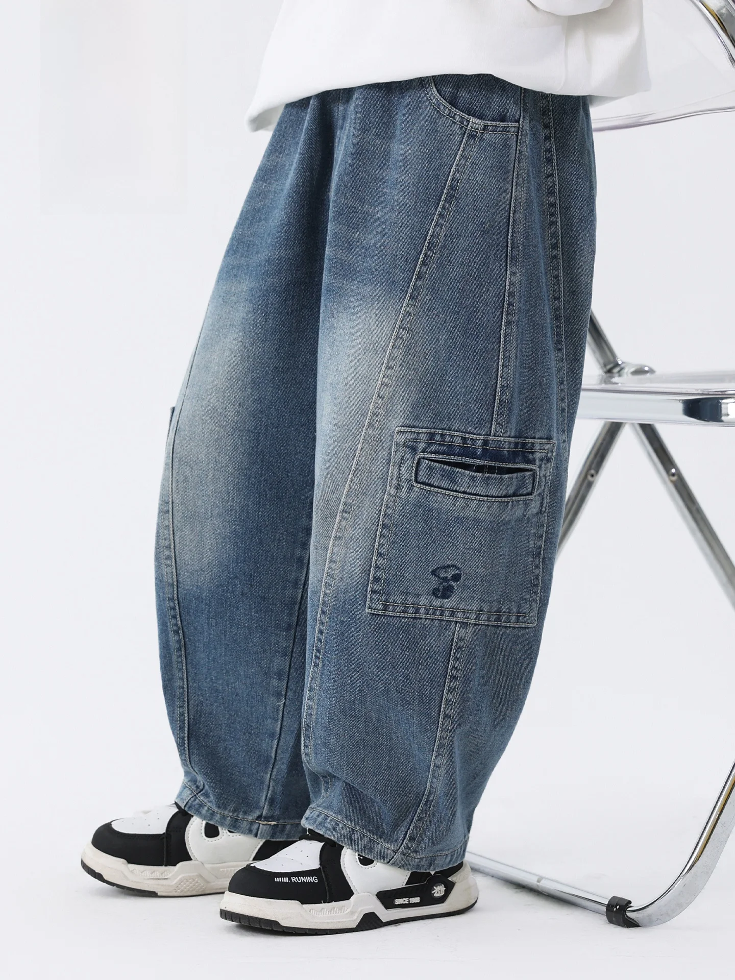 スヌーピーボーイズナイフエッジデニムジーンズトレンディ春ロングパンツ中大子供用ファッショナブルカジュアルストレートレッグパンツ