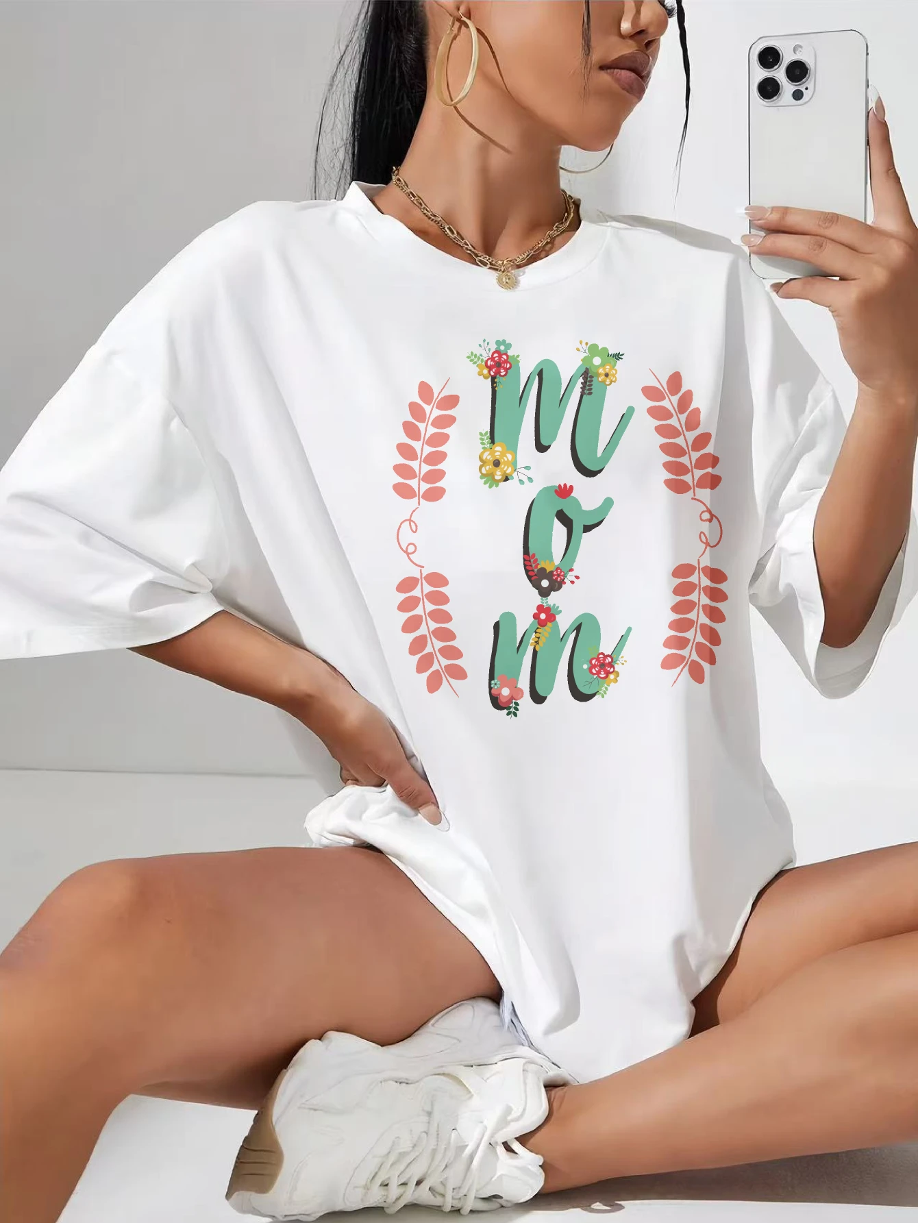 

mom White stretch maternity T shirt with ruching on sides perfect for late pregnancy autumn wear