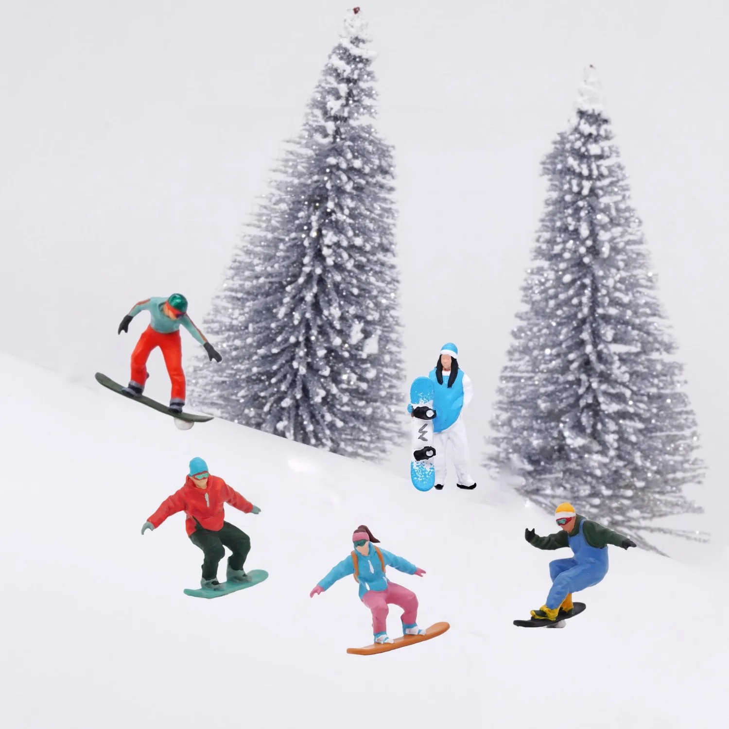 Resin Diorama 1/64  Snowboard Boy Girl Miniature Figures Miniatura 1/87 Minifigures Microlandscape Model DIY Figure Collectible