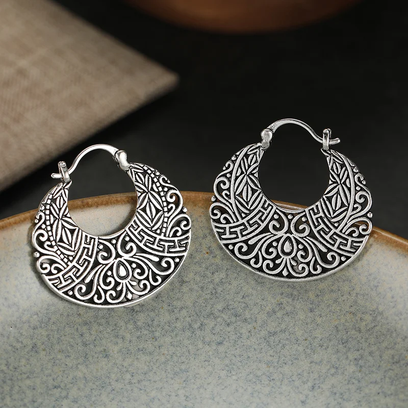 Vintage Metal Carved Fan Shaped Dangle Earrings Women's Bohemian Ethnic Style Silver Color Ear Buckles Jewelry