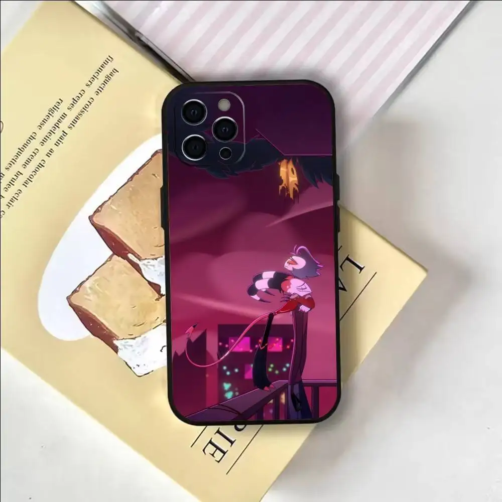 حافظة هاتف H-Helluva Boss Anime لهاتف iPhone17,16,15,14,13,12,11 Plus، Pro Max غطاء أسود ناعم