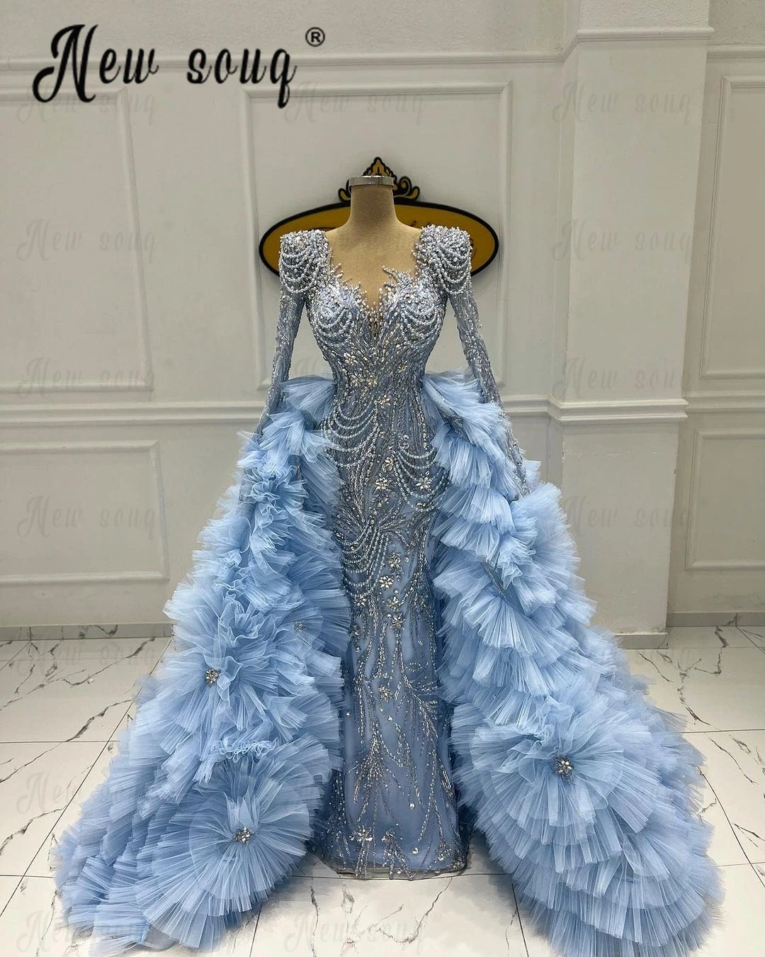 Lujoso vestido de fiesta azul con volantes y sobrefalda desmontable, vestidos de fiesta personalizados, vestidos de noche hechos a mano con cuentas pesadas