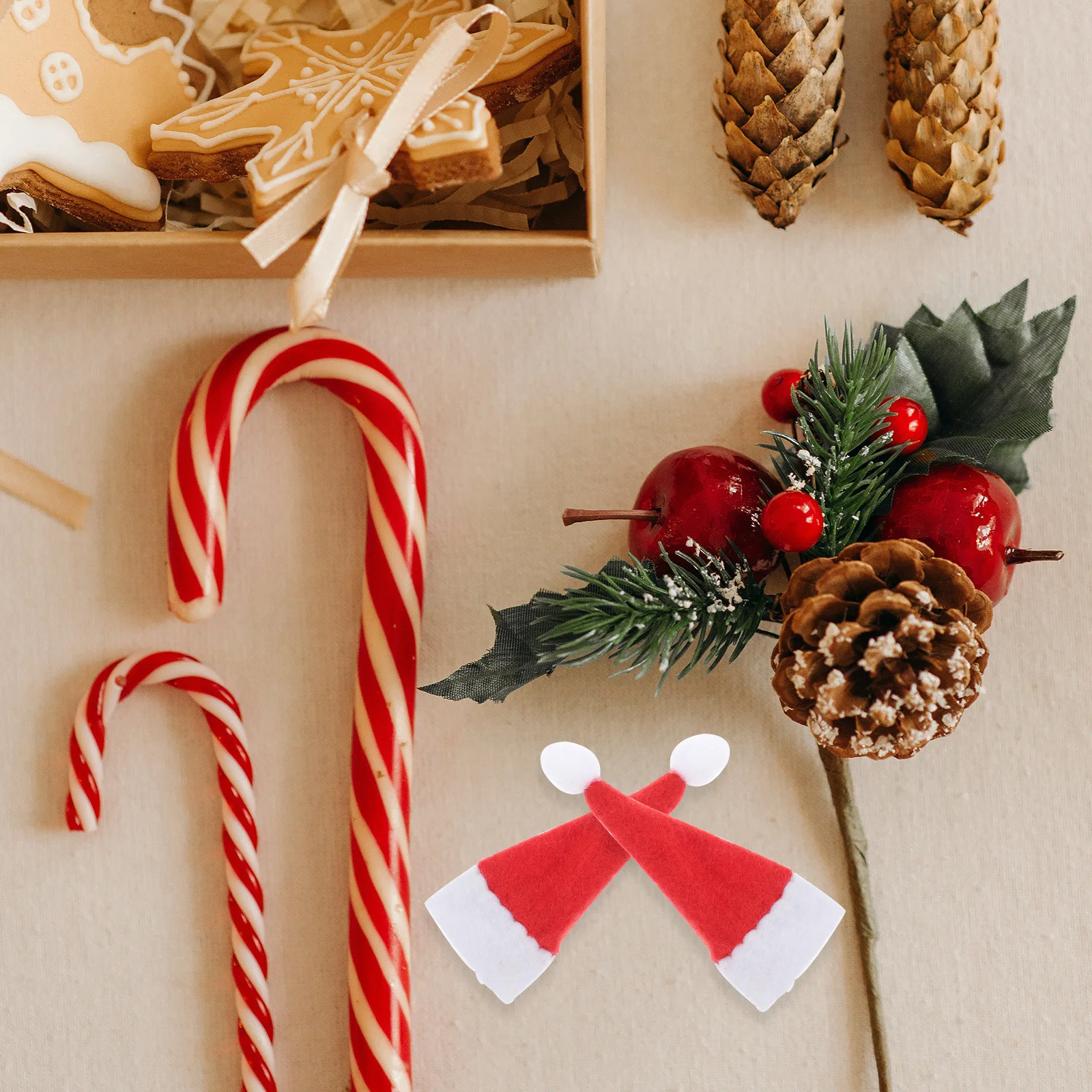 

60Pcs Mini Christmas Hats Lollipop Decorations Red White Non-Woven Fabric DIY Holiday Party Accessories Sweet Treats