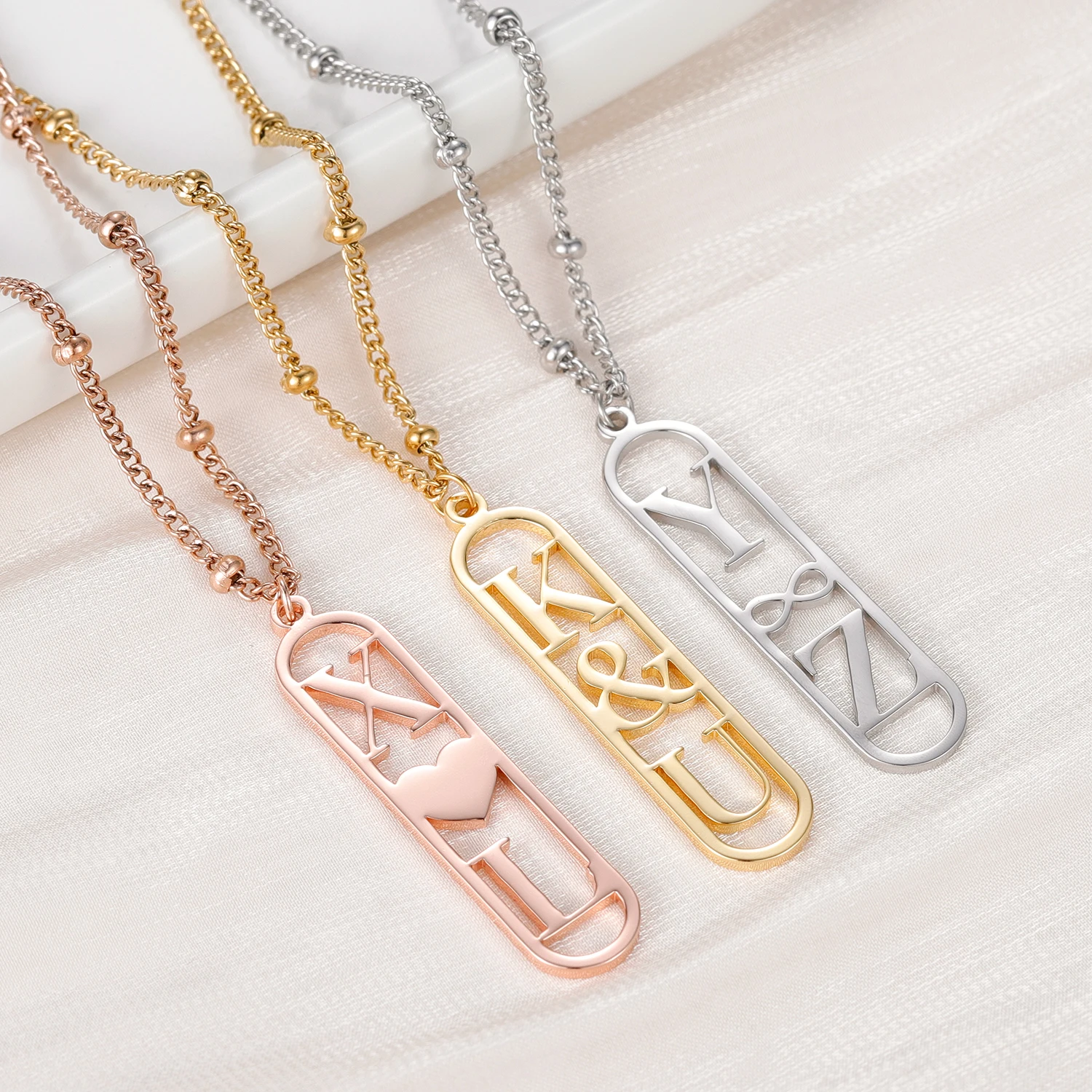 

Vertical Oval Custom Couple Initial Letter Necklace Personalized Stainless Steel Initial Letter Pendant Necklace For Girlfriend