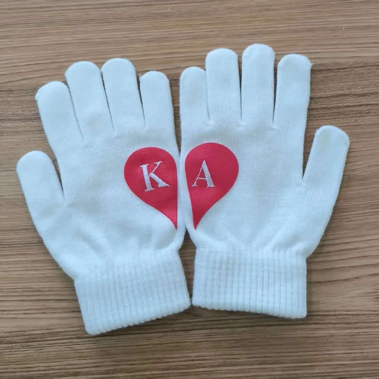 

Вязаные перчатки с буквами и сердечками на заказ, персонализированные модные уютные женские перчатки, стильные теплые зимние перчатки для рук