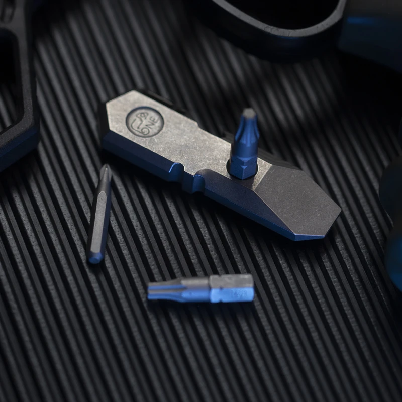 ONE Studio MINI Titanium Alloy Crowbar 2.0 Multifunctional Tool Bottle Opener EDC Toy