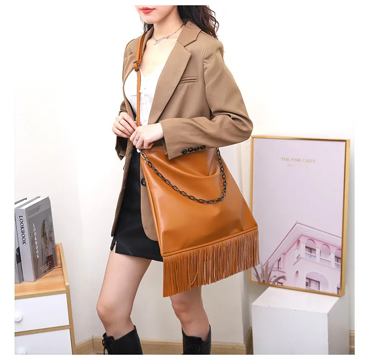 Chain design female Shoulder messenger bags Soft Pu leather Long Tassels women Crossbody Bags bolsa big capacity handbag commute