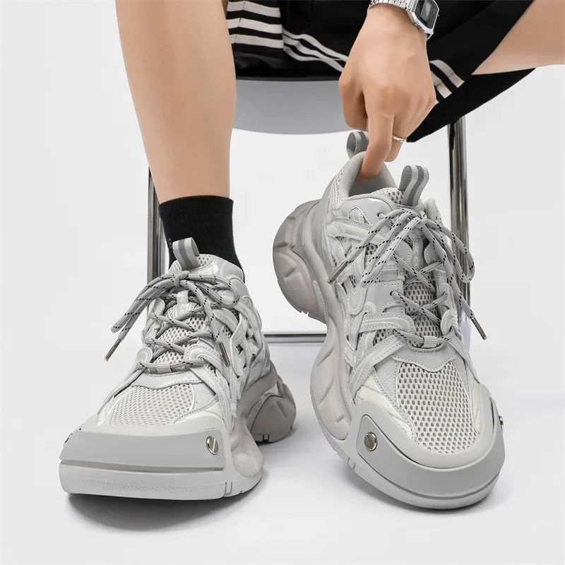 

Новые мужские спортивные туфли 2026 года: черные, на толстой подошве, повседневные, модные, простые.