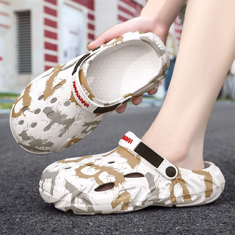

New pair of men's and women's sandals camouflage outdoor soft sole beach sandals Bao head deodorant anti-slip slippers