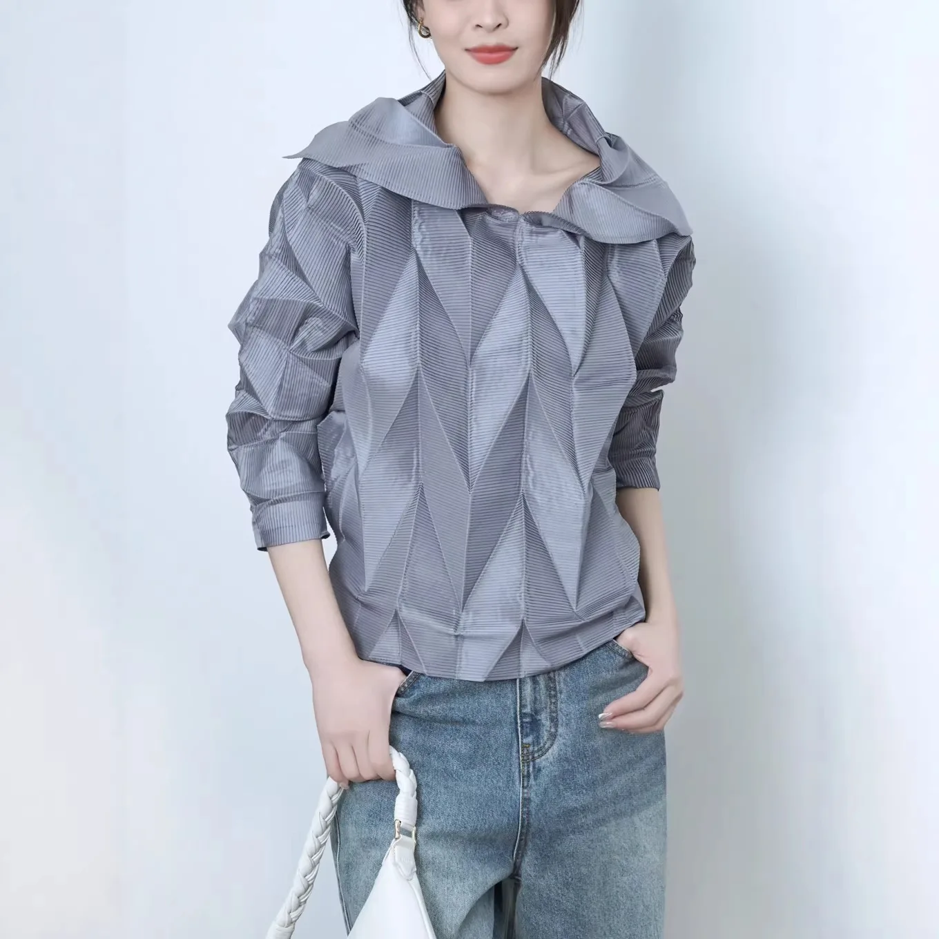 

Женская легкая весенне-осенняя куртка 2026: Новинка, асимметричный плиссированный топ, модный дизайн, женская футболка