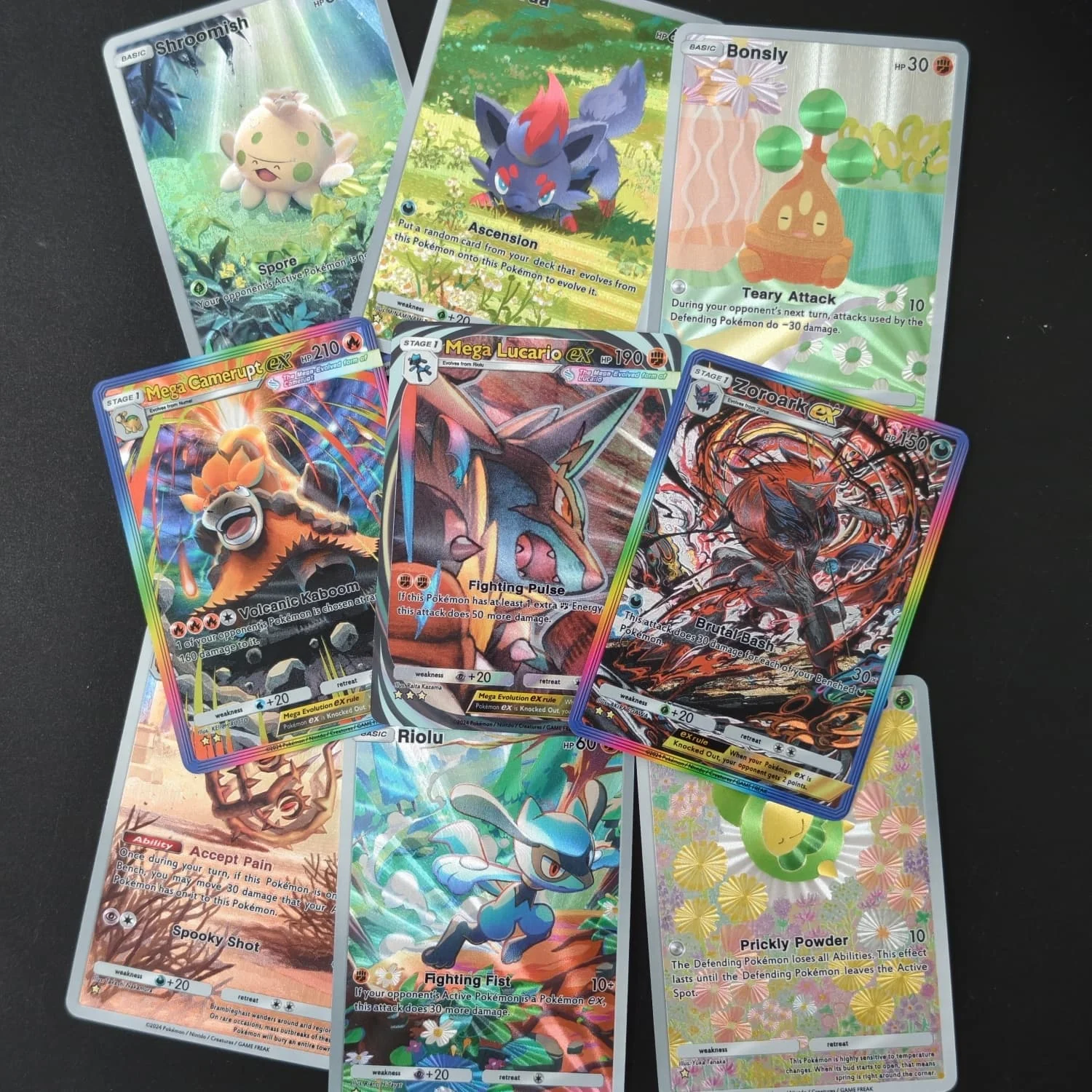 Juego de 9 Tarjetas Coleccionables TCG en Inglés B3: Bonsly, Brambleghast, Budew, Riolu, Zorua, Zoroark, Lucario, Camerupt, Shroomish