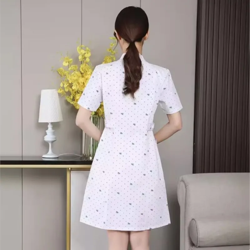 Uniforme de enfermera floral con botonadura parcial para mujer, abrigo blanco, salón de belleza médico, centro de enfermería, ropa de trabajo, trajes de hospital