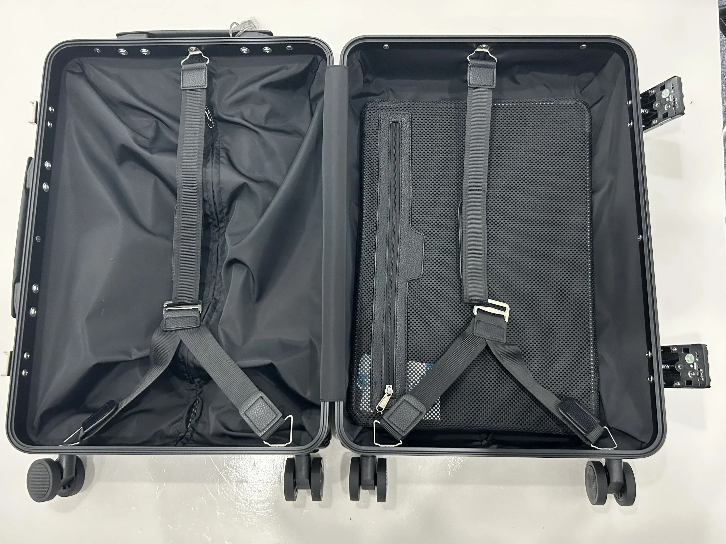 

Travel Bags Luggage Luxury Design Luggage 20 Inch Carry On Suitcase High Quality Carbon Fiber CVRV Luggage