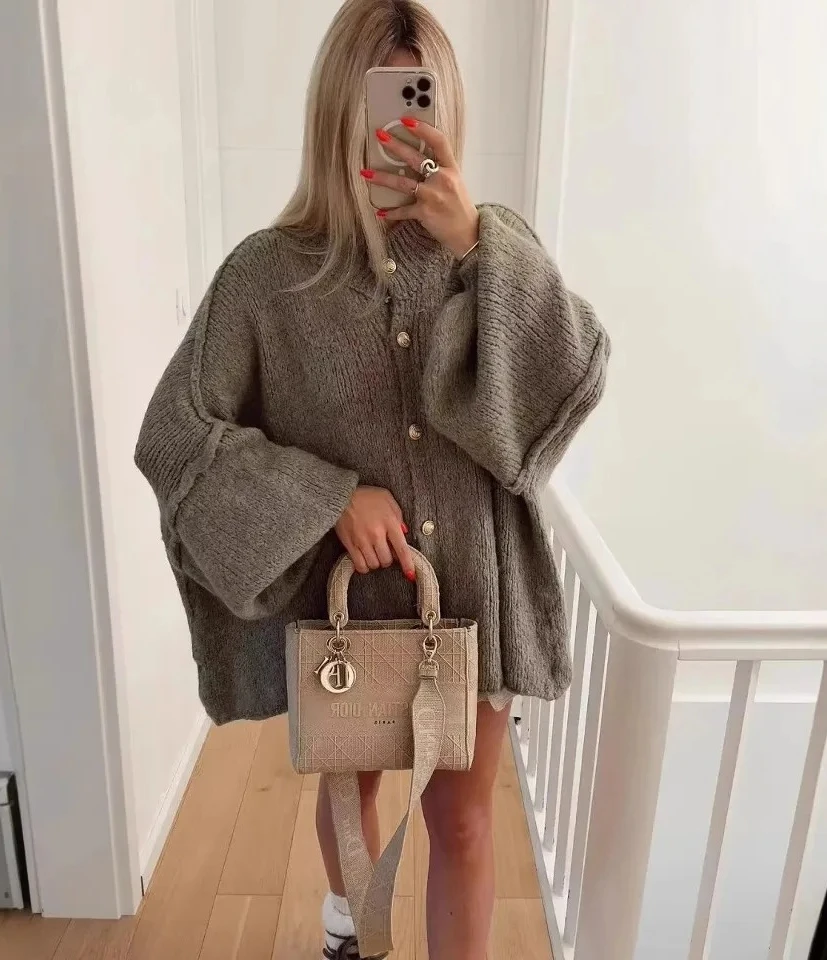 

Popular Metal Button Cardigan Sweater Warm Commuter Sweater