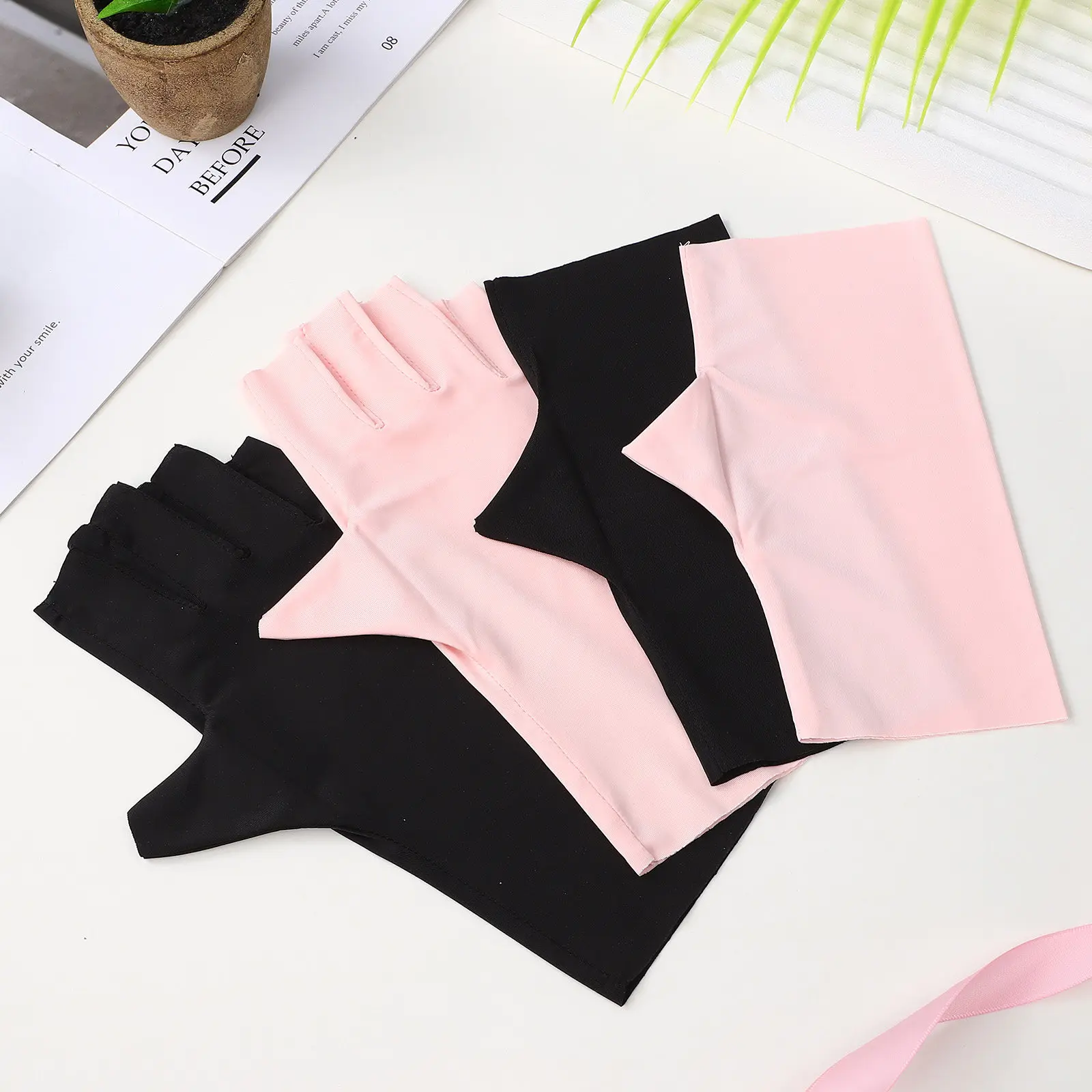 

4Pairs Fingerless Manicure Gloves Uv Protection Gel Nail Lamp Anti-Sunburn Nylon Elastic Nail Art Supplies for Salon