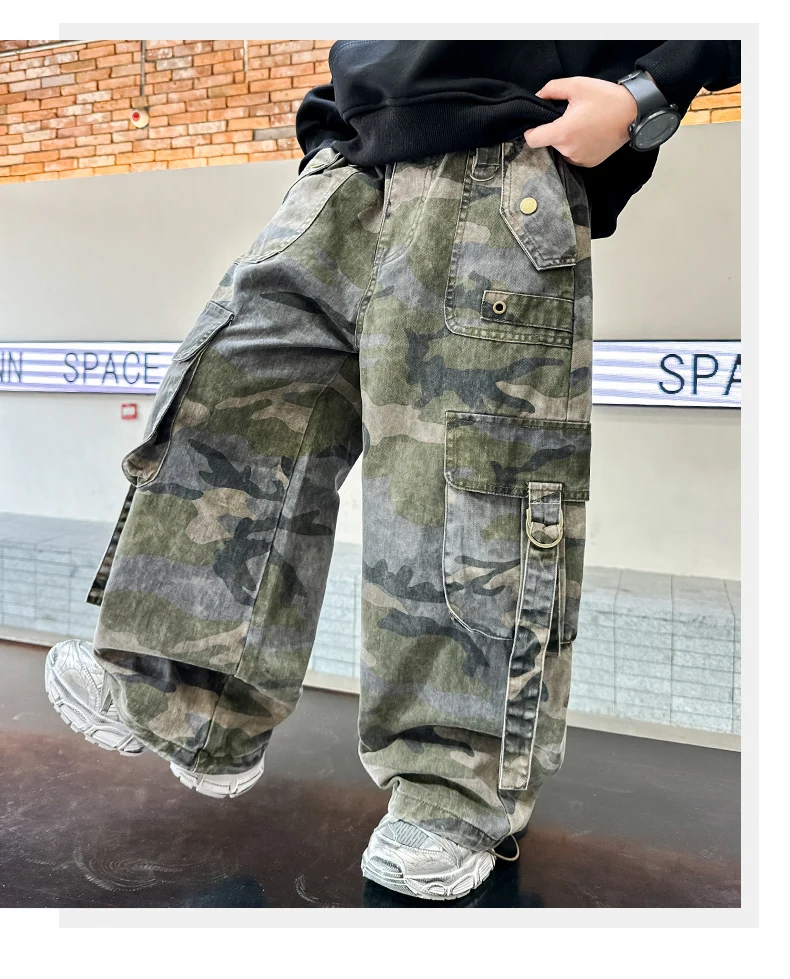 Neue stylische Herbst-Cargo-Hosen mit mehreren Taschen im Camouflage-Look für Teenager-Jungen, locker geschnittene, lässige Harajuku-Hip-Hop-Y2K-Hosen, Größe 5-14 Jahre. – Detail 11