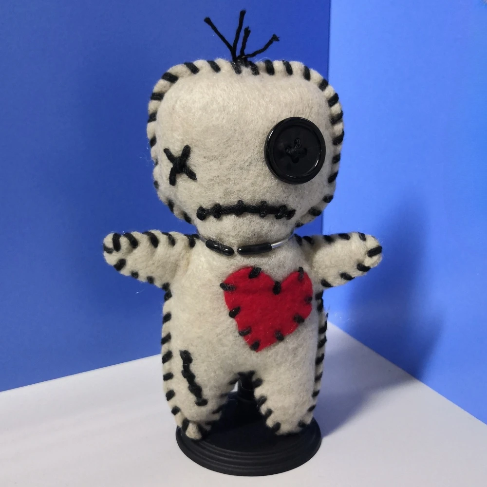 13cm Voodoo Dolls Creepy Revenge Voodoo Doll DIY Halloween Scray Ghost Holder Horror Funny Party Ornaments Toys Gift with Stand