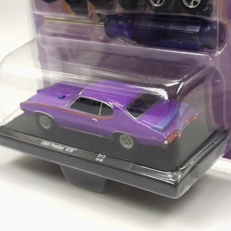 

Машины M2, масштаб 1:64, 1969 Pontiac GTO, модель автомобиля из сплава, статическая коллекция, украшенные праздничные подарки, игрушки