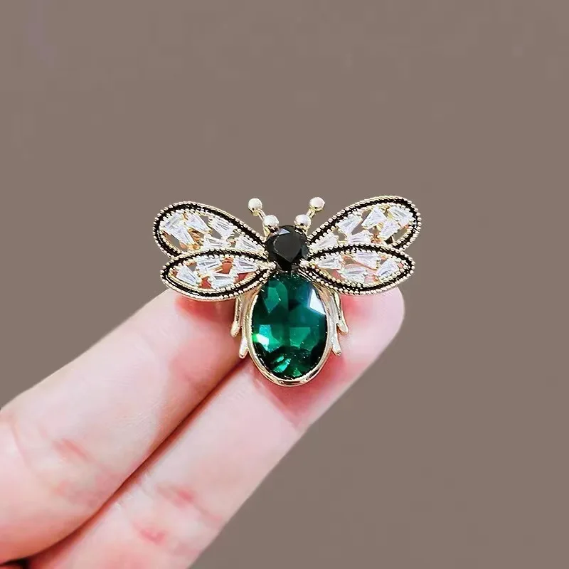 

Vintage Crystal Bee Brooch For Women Unisex Exquisite Colored Rhinestone Animal Brooches Clothing Party Accessories Banquet Gift