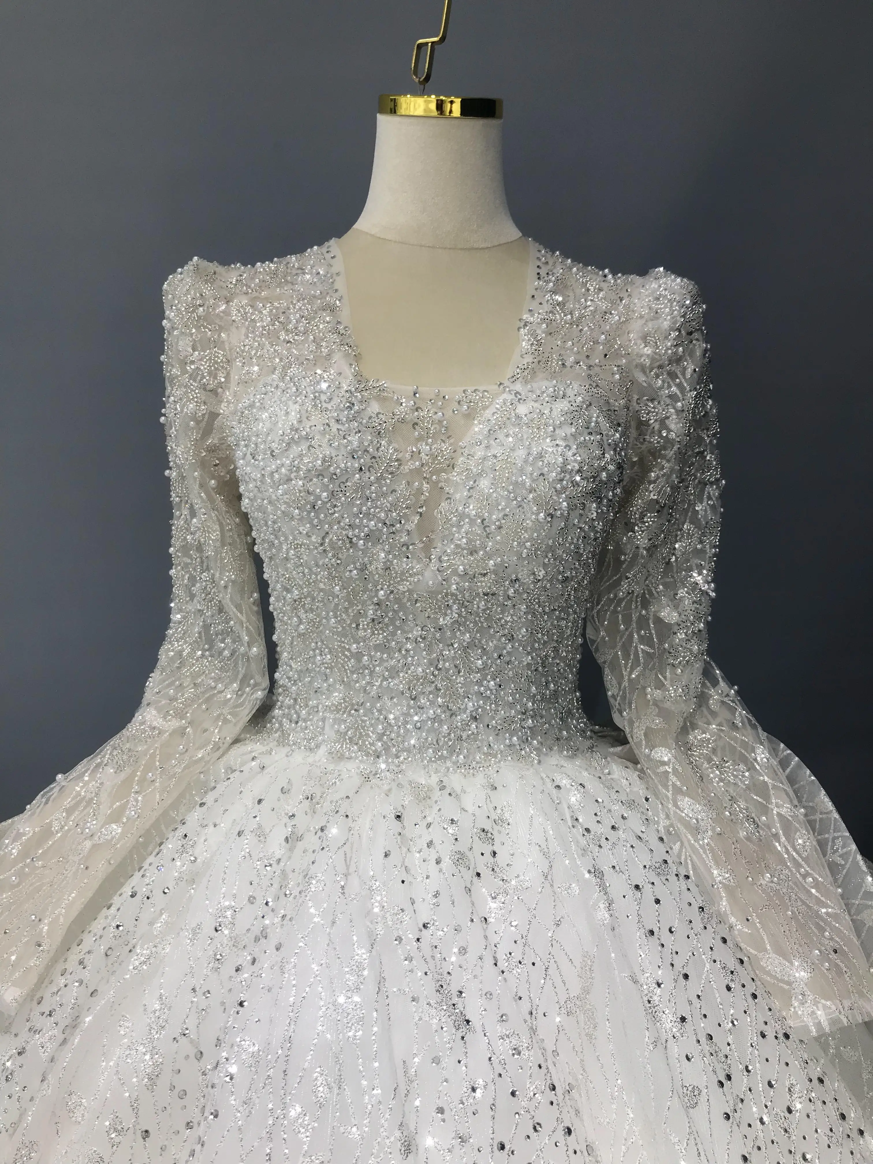 Kiss white Xlove Kollektion 2024 Prinzessin Brautkleider Brautkleid für Braut verfügbar Video anruf zum Check