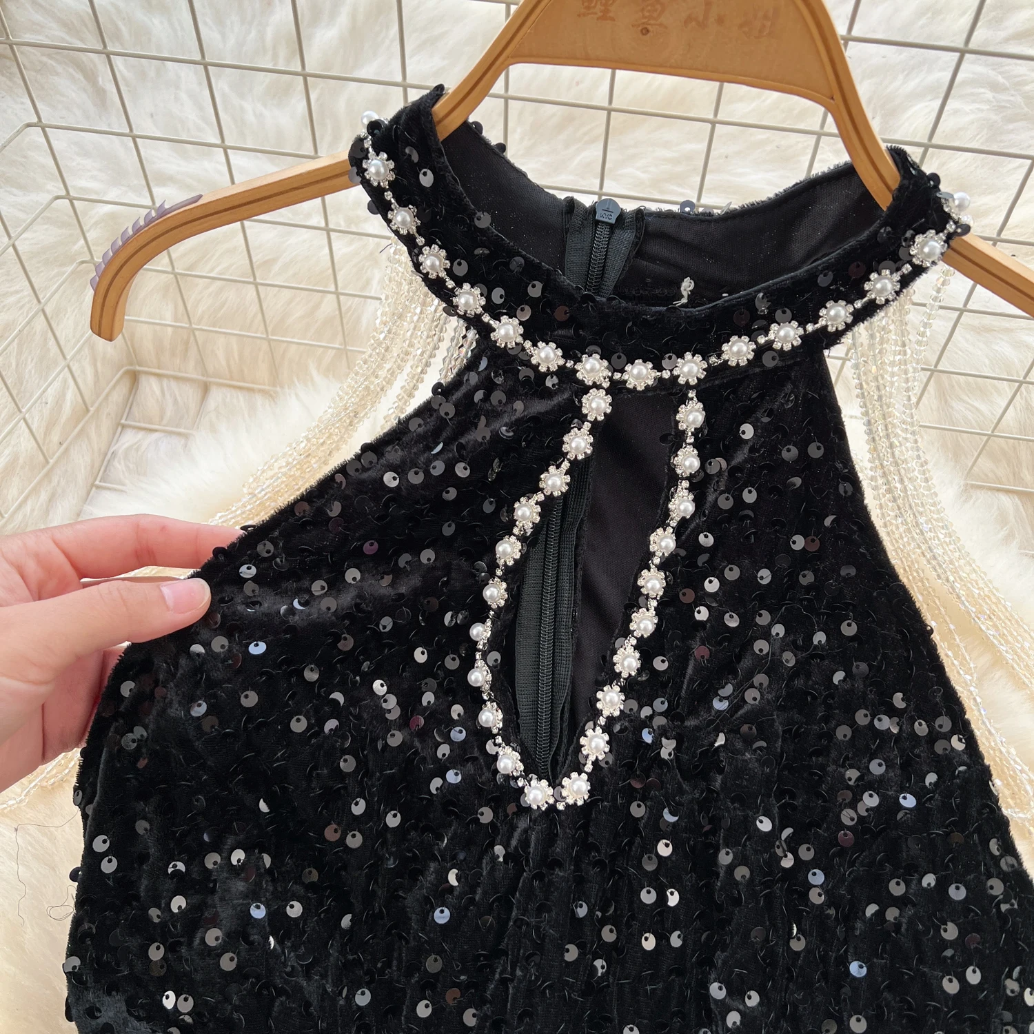 Elegant Sleeveless Vintage Embroidered Beads Halter Sequin Slim Velour Long Dresses Evening High Street Autumn Winter Clothing