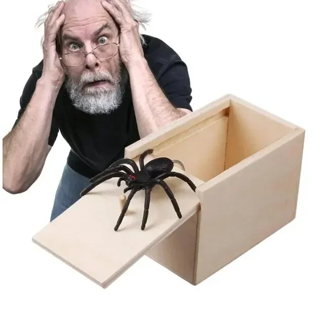 

Trick Spider Funny Scare Wooden Box Joke Toy Tricky Prank Fun Game for Halloween Party Kids Favors Halloween Gift Spider Box