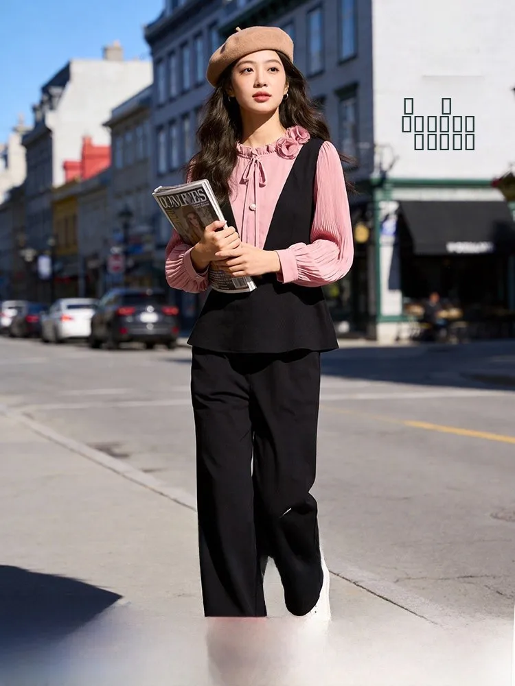 

Комплект: брюки с высокой талией и широкими штанинами и рубашка, большие размеры, весенняя новинка, дизайн с эффектом визуального уменьшения объемов, модный стиль.