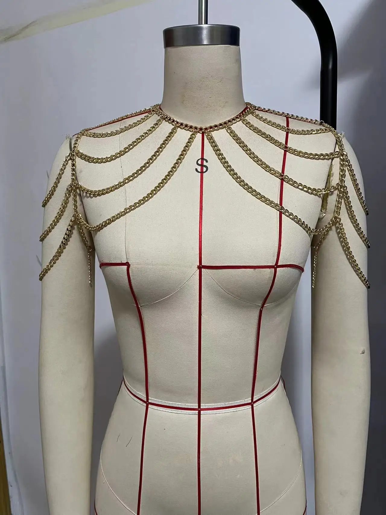 

Многослойная цепочка на плечо из сплава, сексуальная металлическая цепочка, ажурная цепочка на шею, цепочка для тела, женская, реальные фото