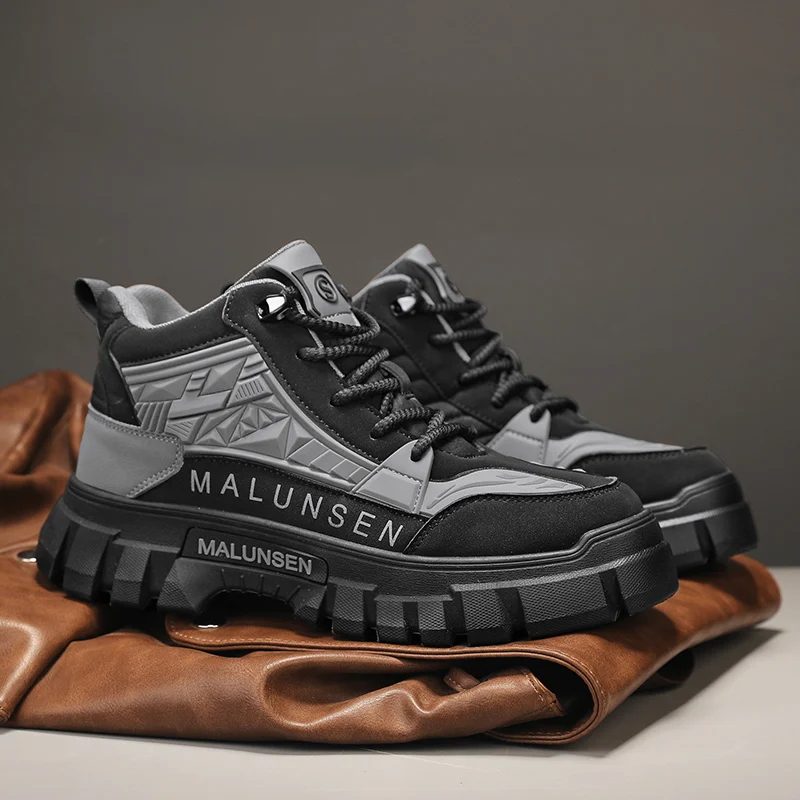 

Мужская удобная осенне-зимняя обувь с высоким берцем. Теплые рабочие ботинки на толстой подошве. Модная спортивная повседневная спортивная уютная обувь. Износостойкая.