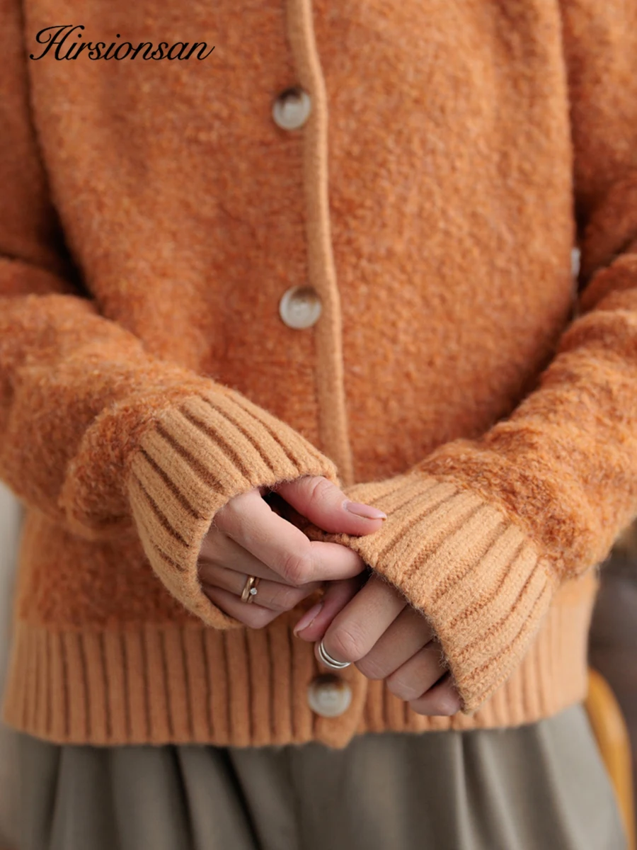 Hirsionsan Elegancki Sweter Damski z Długim Rękawem 2025 Nowy Jednorzędowy Damski Kardigan Casual Miękki Kaszmirowy Dzianinowy Płaszcz Brązowy