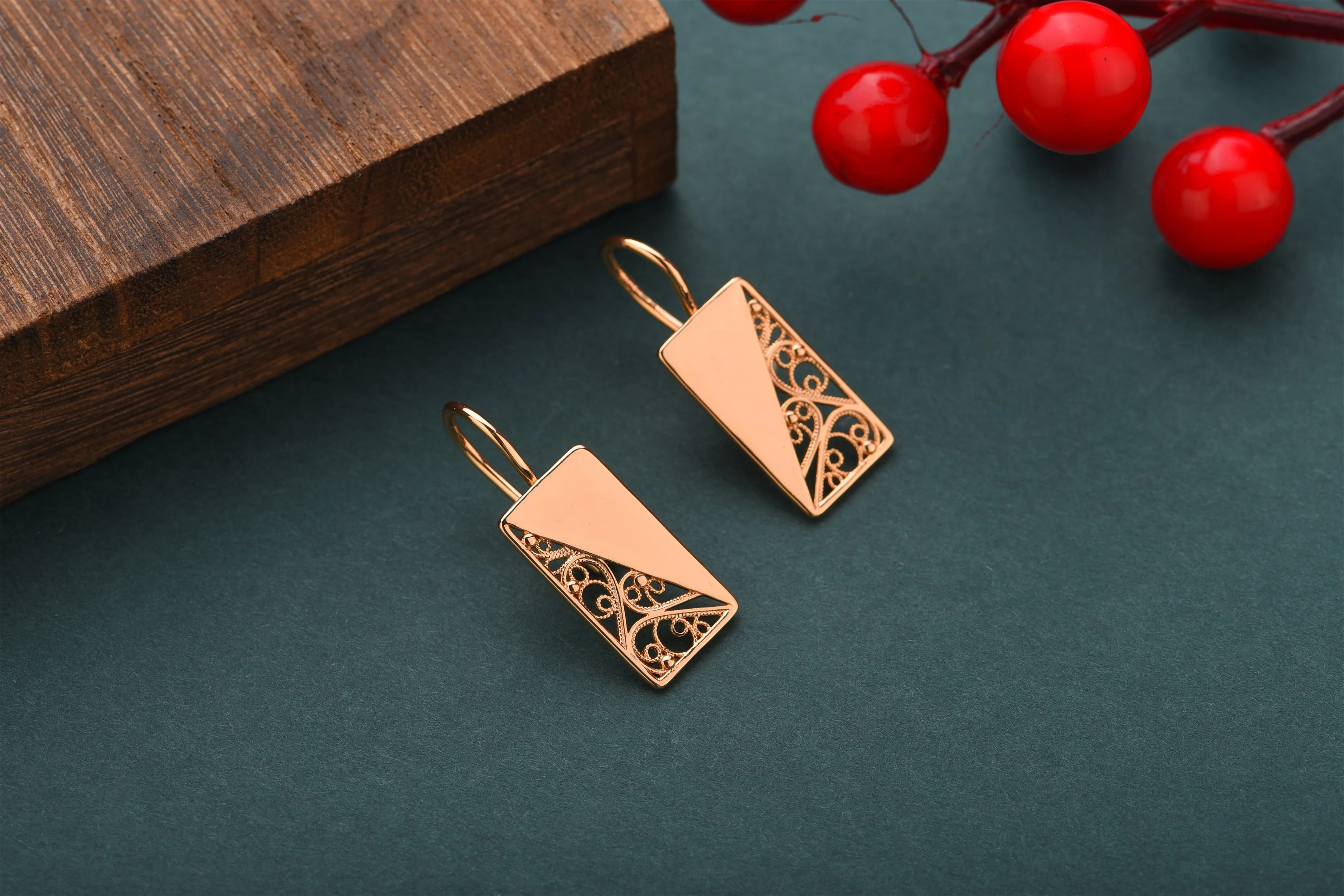 Hot Fashion Hollow Tree Shaped Glossy Simple Square Dangle 585 Rose Gold Earrings Women High Quality Daily Jewelry