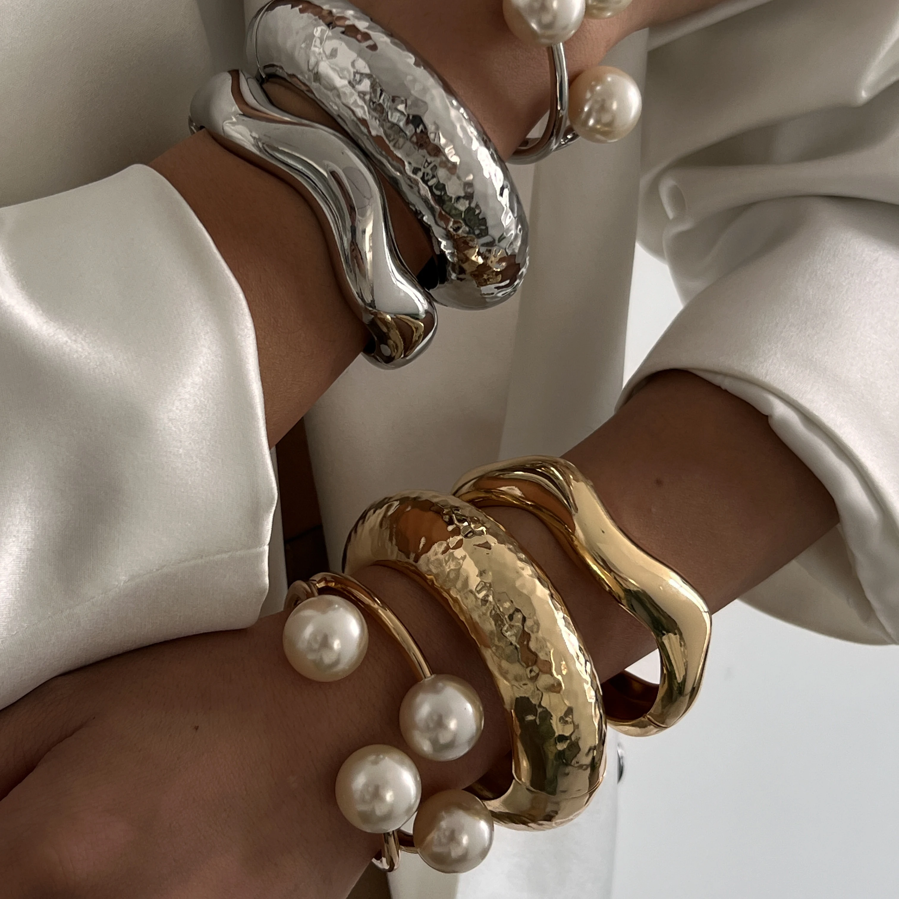 3 Styles Creative Big Imitation Pearl Cuff Bracelet Trendy Punk Heavy Metal Chunky Spring Bangle for Women Men Steampunk Fashion