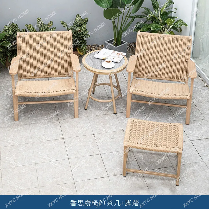 

Комплект уличной мебели из трех предметов: стол и стулья для патио, террасы, балкона, сада. Плетеные стулья и чайный столик для отдыха.