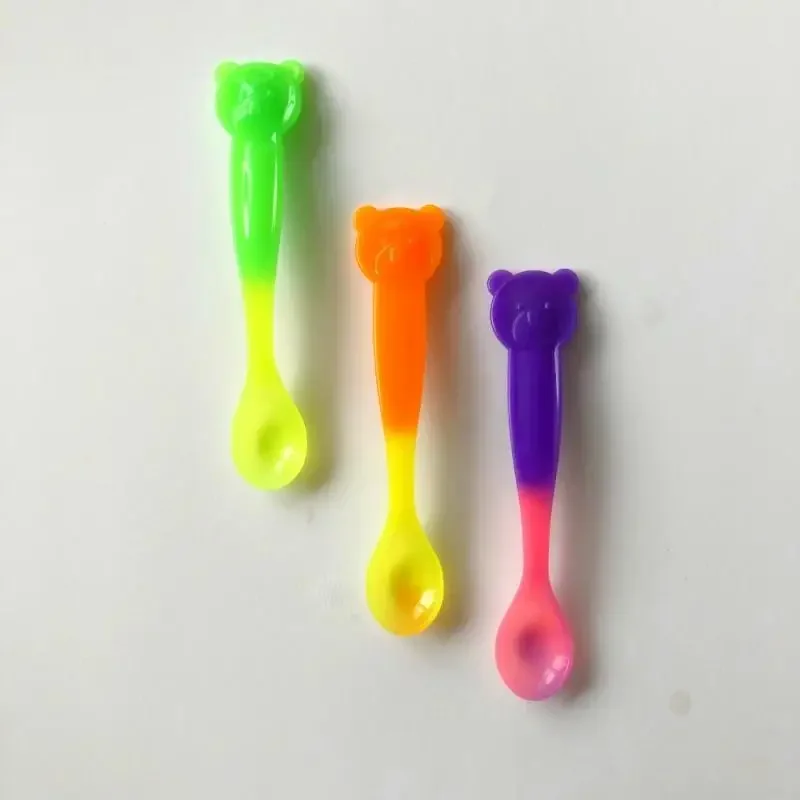 Plastic Spoon Cute Plastic Baby Products Warm  Bear Shape Spoons Pregnancy Silicone Spoon Temperature Sensing Feeding Spoon