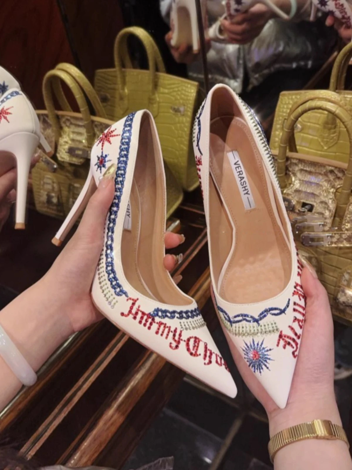 

Элегантные нишевые туфли-лодочки с вышивкой «мандаринка» и стразами, белые туфли на шпильке с острым носком, вечерние женские туфли